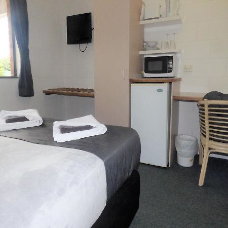 Banjo Paterson Motor Inn Таунсвил Екстериор снимка