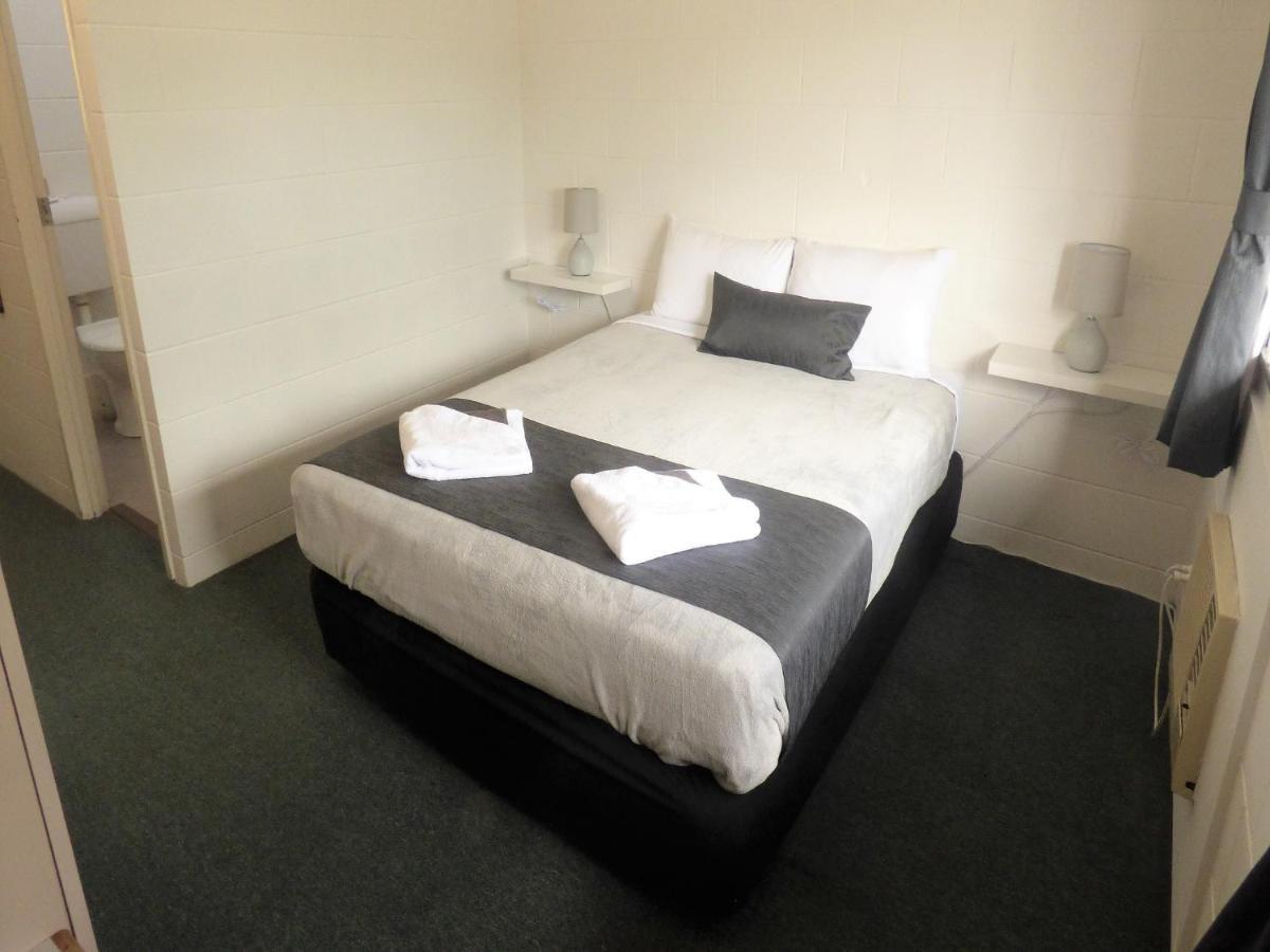 Banjo Paterson Motor Inn Таунсвил Екстериор снимка