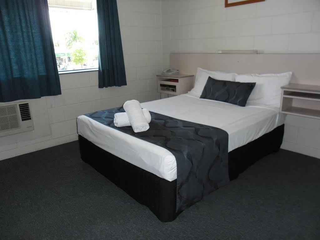 Banjo Paterson Motor Inn Таунсвил Екстериор снимка