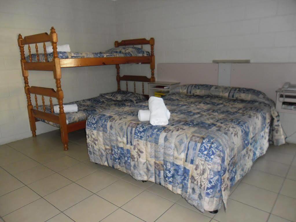 Banjo Paterson Motor Inn Таунсвил Екстериор снимка
