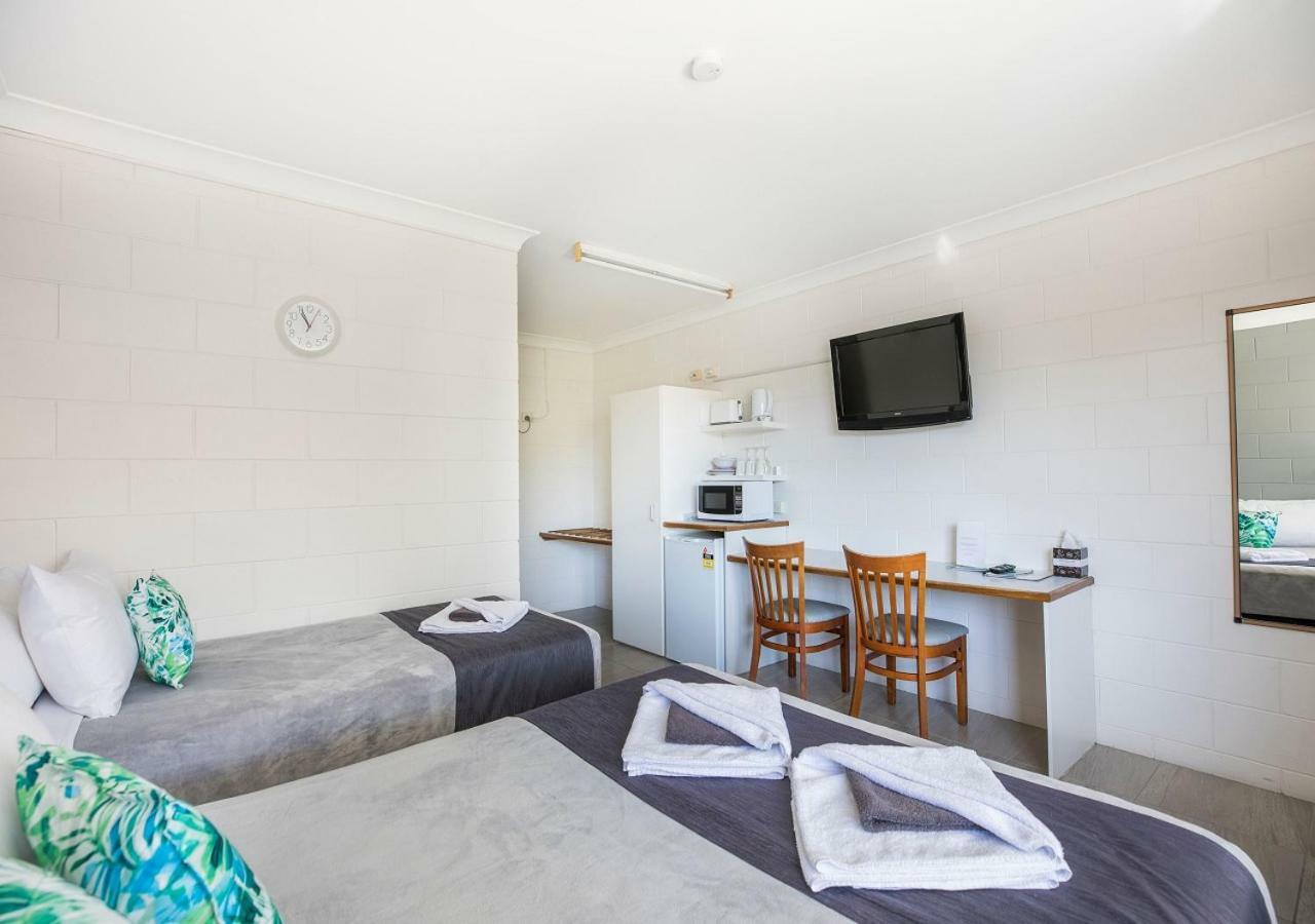 Banjo Paterson Motor Inn Таунсвил Екстериор снимка