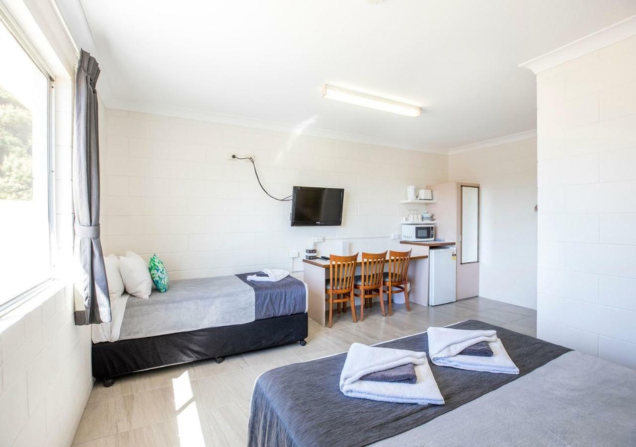 Banjo Paterson Motor Inn Таунсвил Екстериор снимка