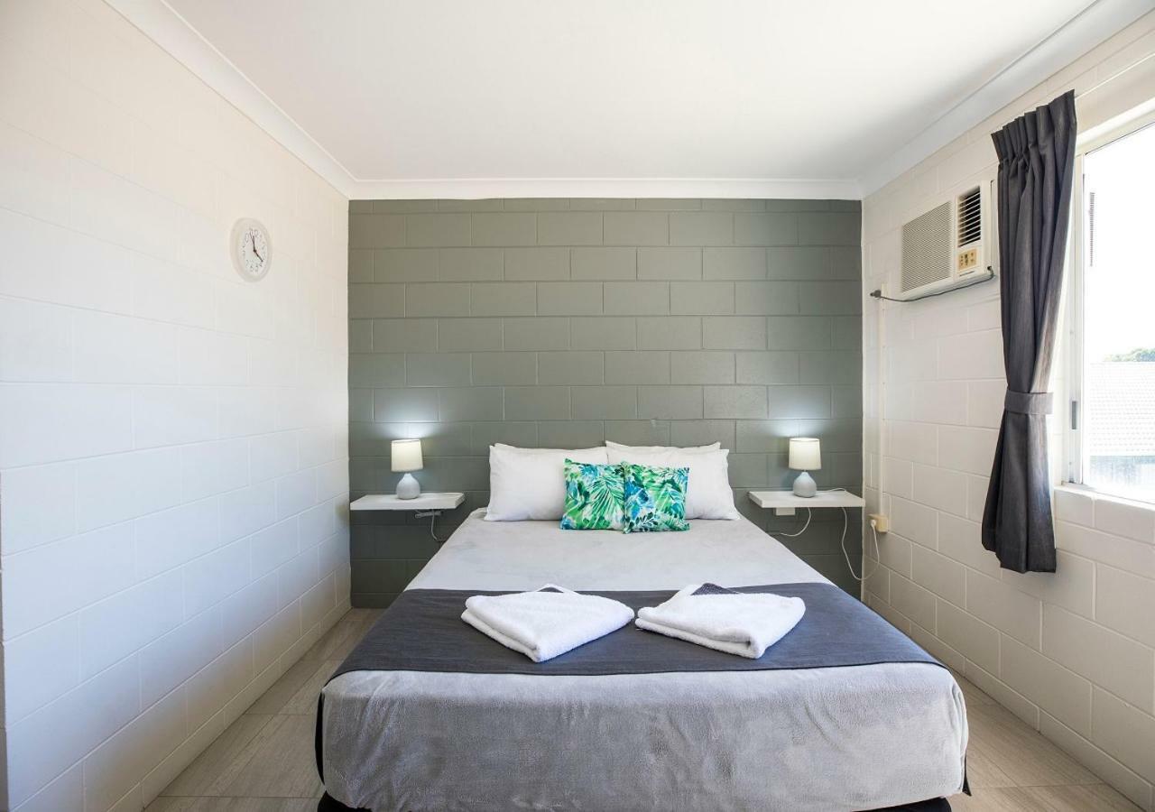 Banjo Paterson Motor Inn Таунсвил Екстериор снимка